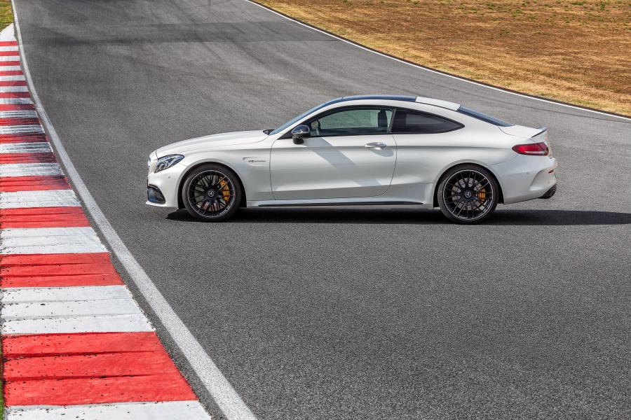  Mercedes-AMG C63 S Coupe 2015 года  (фото 18 из 40)